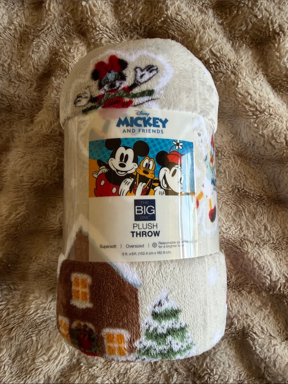 Disney Mickey and Friends: Plush Throw Blanket